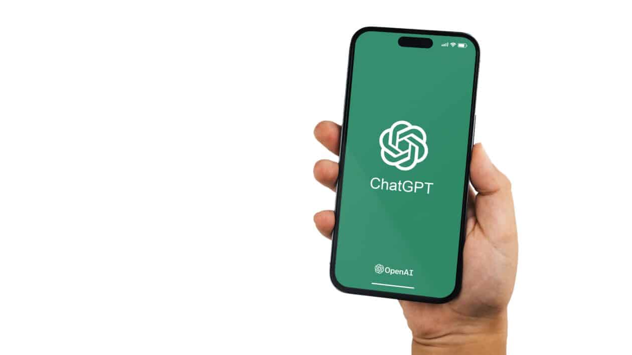 Logo do ChatPGT e da OpenAI no iPhone