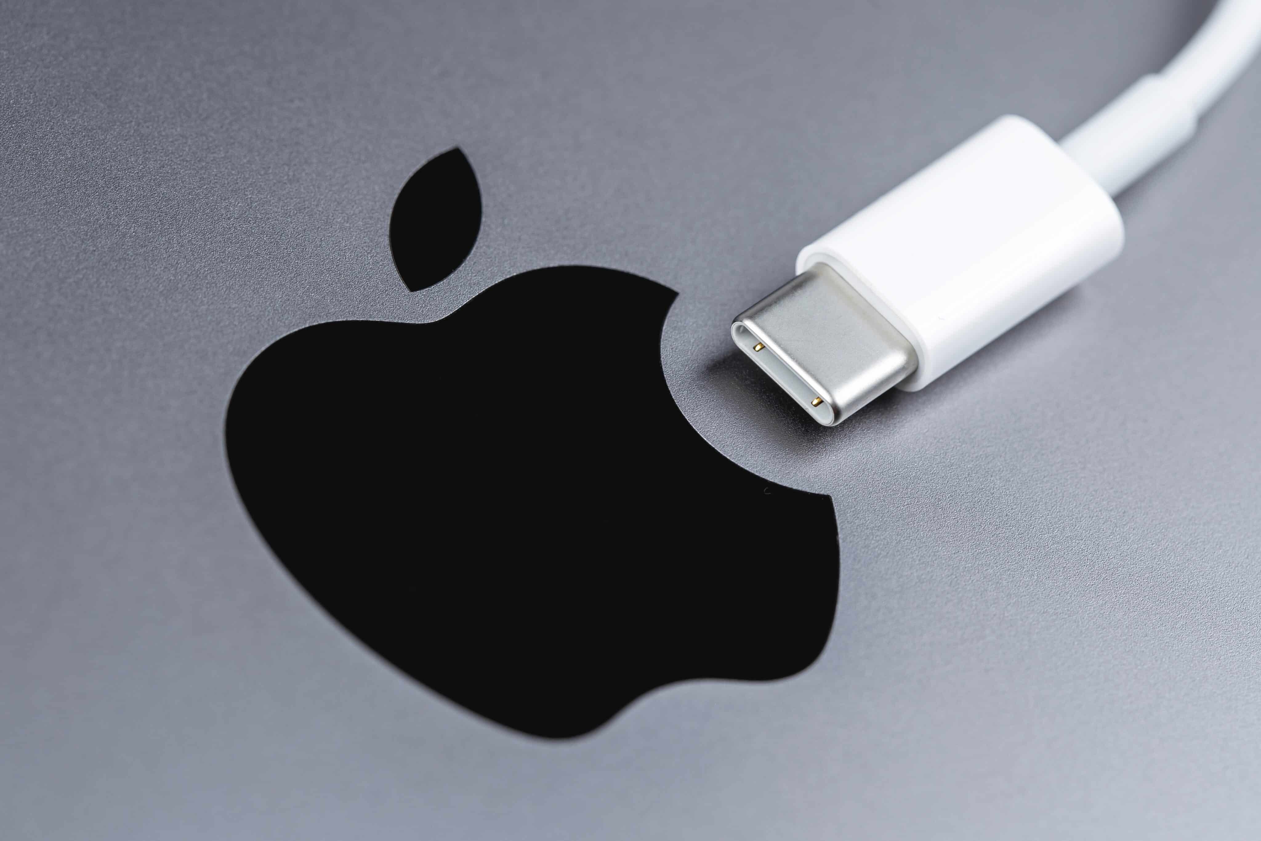 Logo da Apple com cabo USB-C