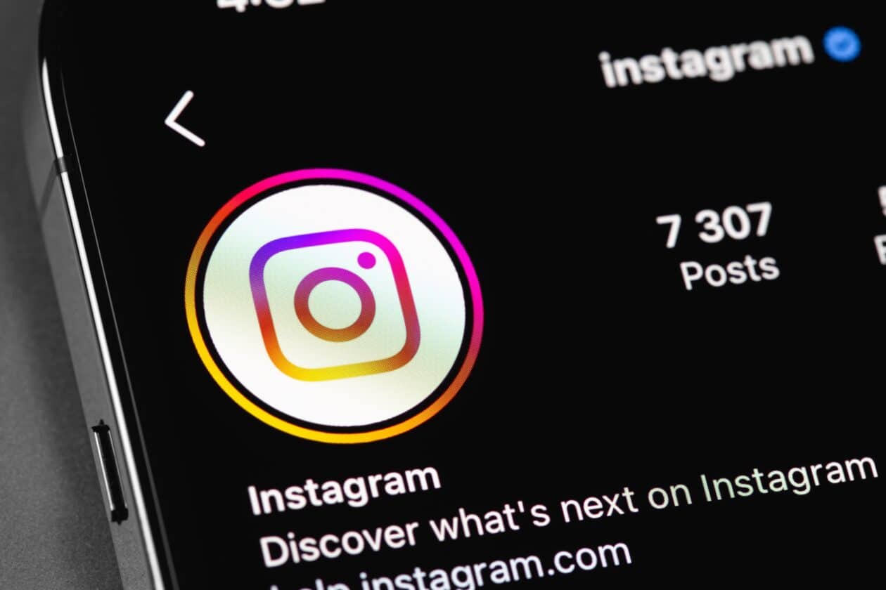 Methods to disable the typing indicator on Instagram