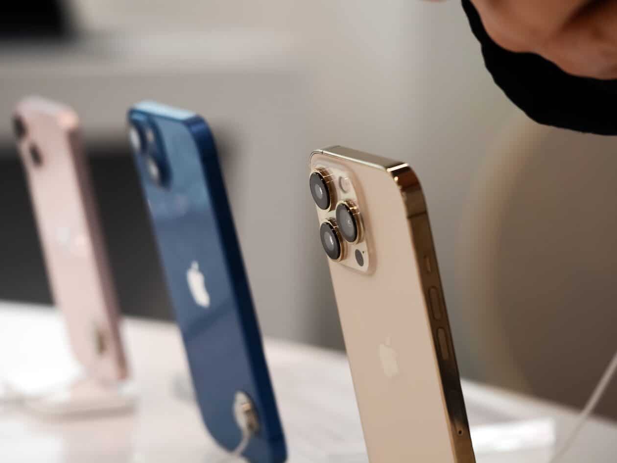 US court convicts duo for million-dollar scheme with fake iPhones