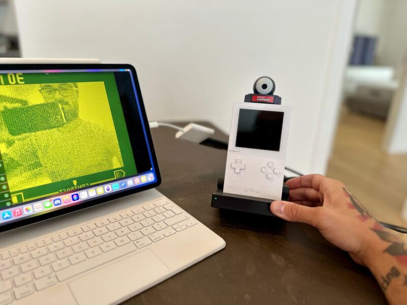 Federico Viticci usou uma Game Boy Camera para realizar chamadas via FaceTime no iPadOS 17