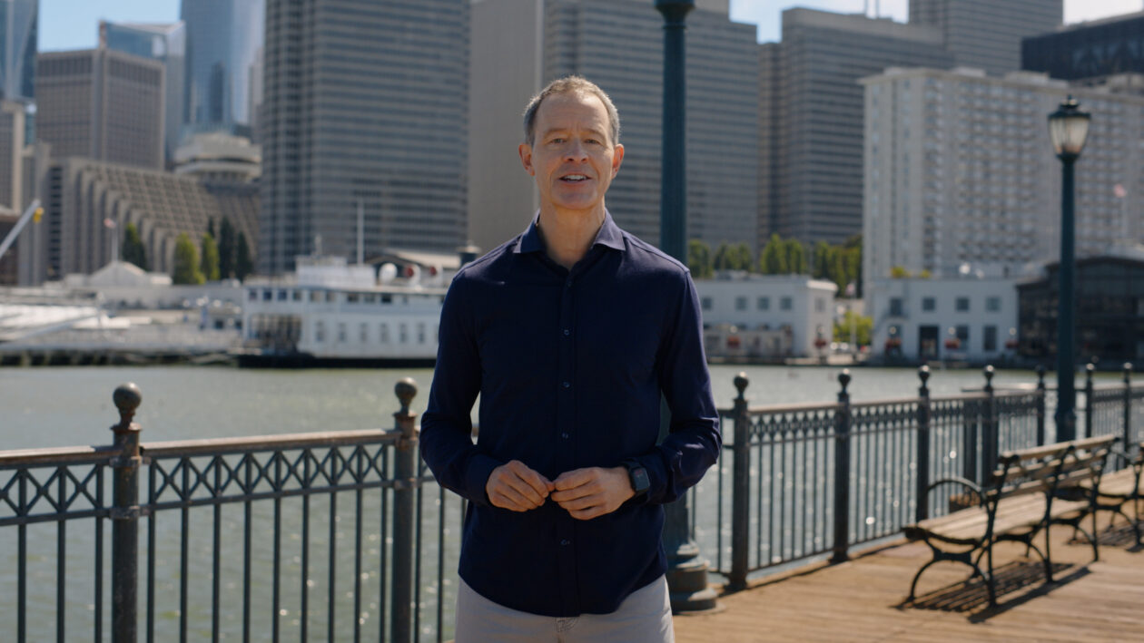 Jeff Williams durante keynote da Apple