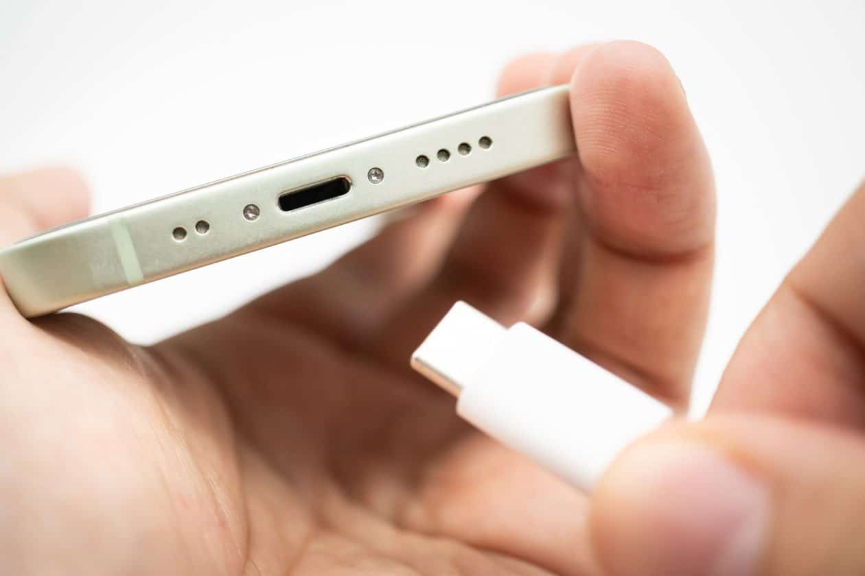 iPhone com conector USB-C