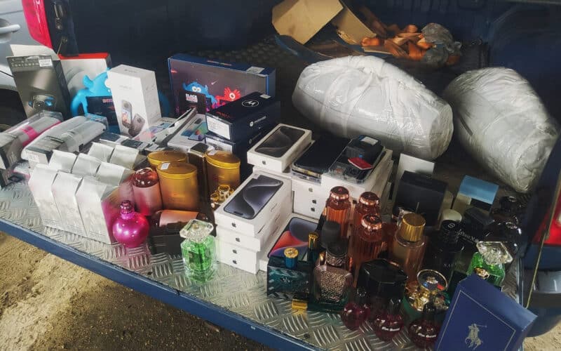 iPhones e outros produtos apreendidos pela PRF na Grande Recife