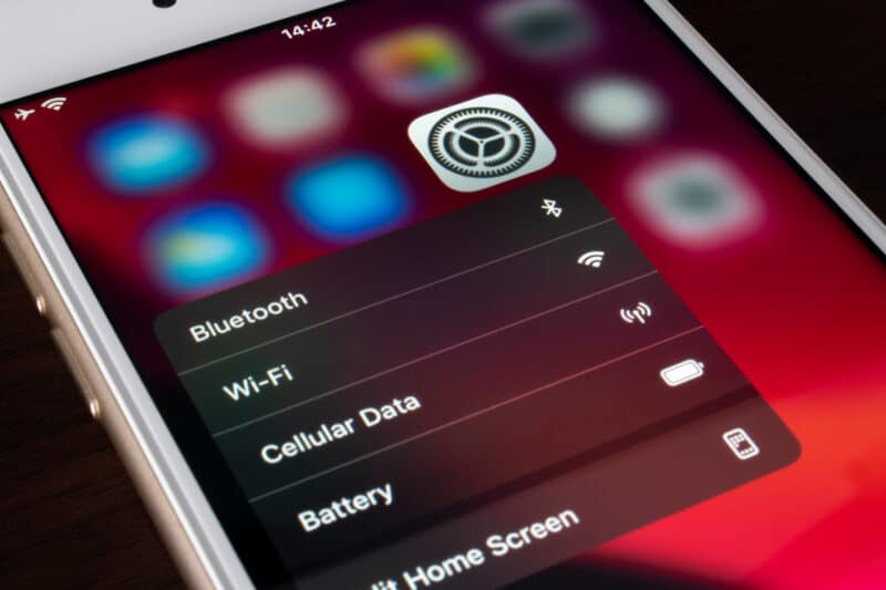 Menu de Ajustes de Bluetooth e Wi-Fi no iPhone/iOS