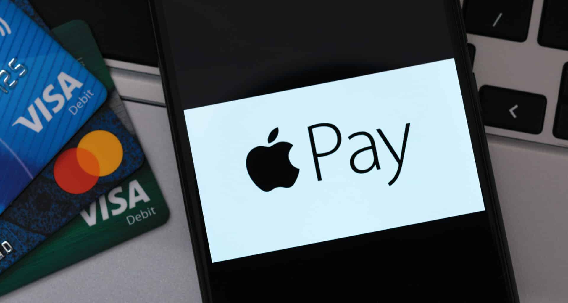 Logo do Apple Pay com cartões Visa e Mastercard