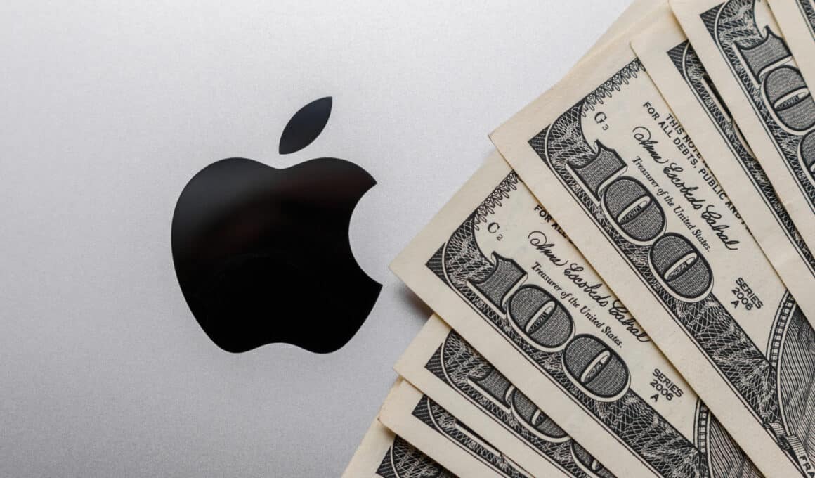 Logo da Apple e notas de dólares