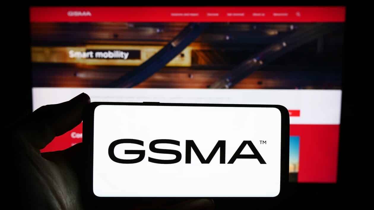 Logo do GSMA em smartphone