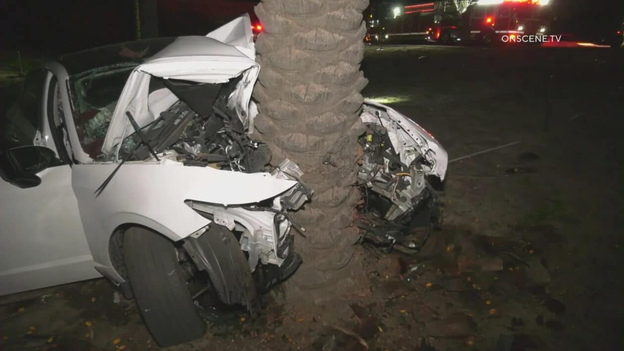 Carro envolvido em acidente na Califórnia (EUA)