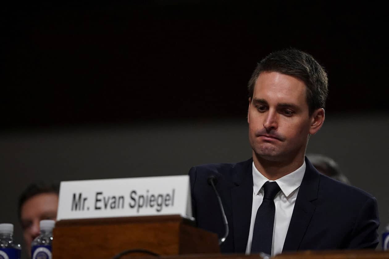 Evan Spiegel (CEO da Snap) em audiência do Comitê Judiciário do Senado dos EUA