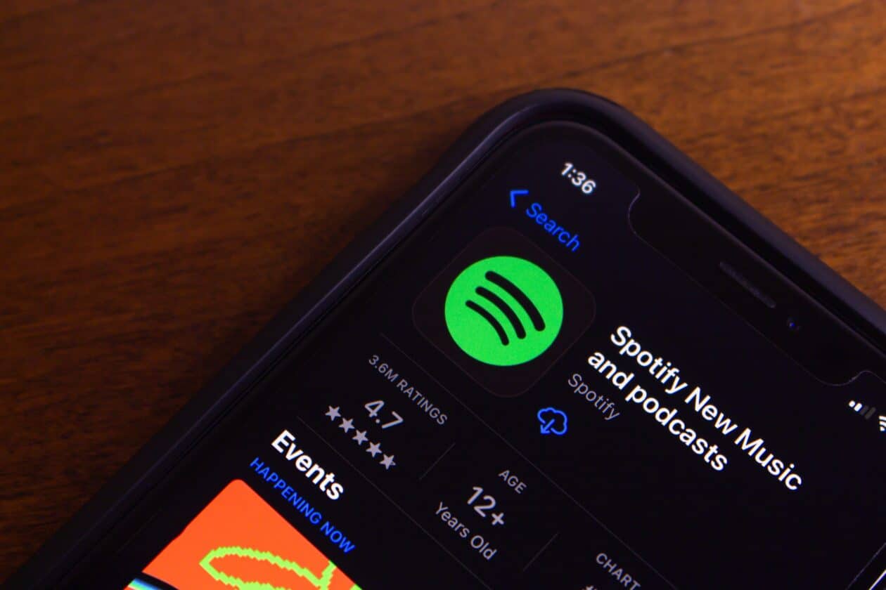 Como compartilhar músicas ou podcasts do Spotify nos Status do WhatsApp [iPhone e iPad]