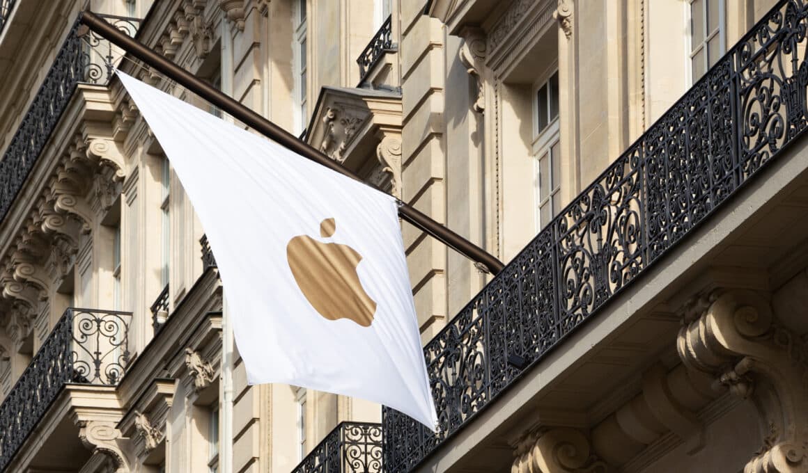 Bandeira com o logo da Apple