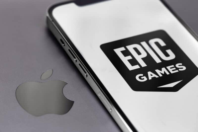 Logos da Apple e da Epic Games lado a lado