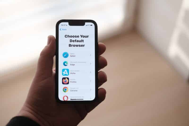 Tela de seleção do navegador padrão no iOS 17.4