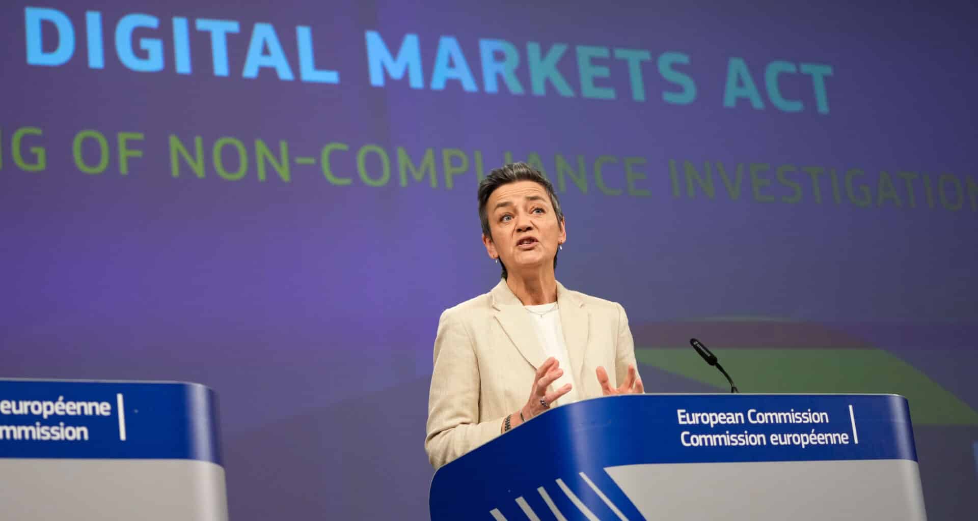 Margrethe Vestager durante pronunciamento da Comissão Europeia