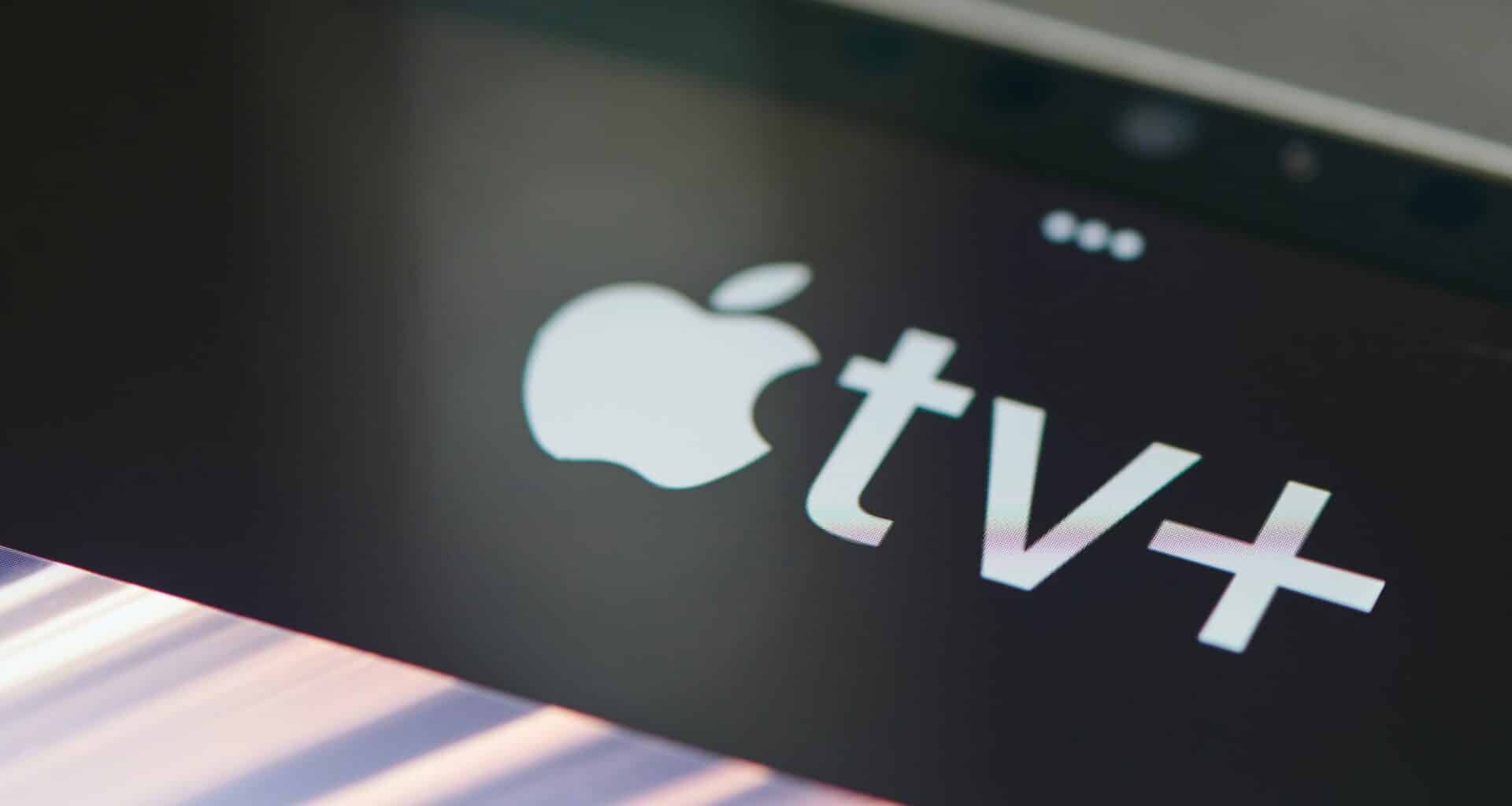 Logo do Apple TV+ na tela de um iPad