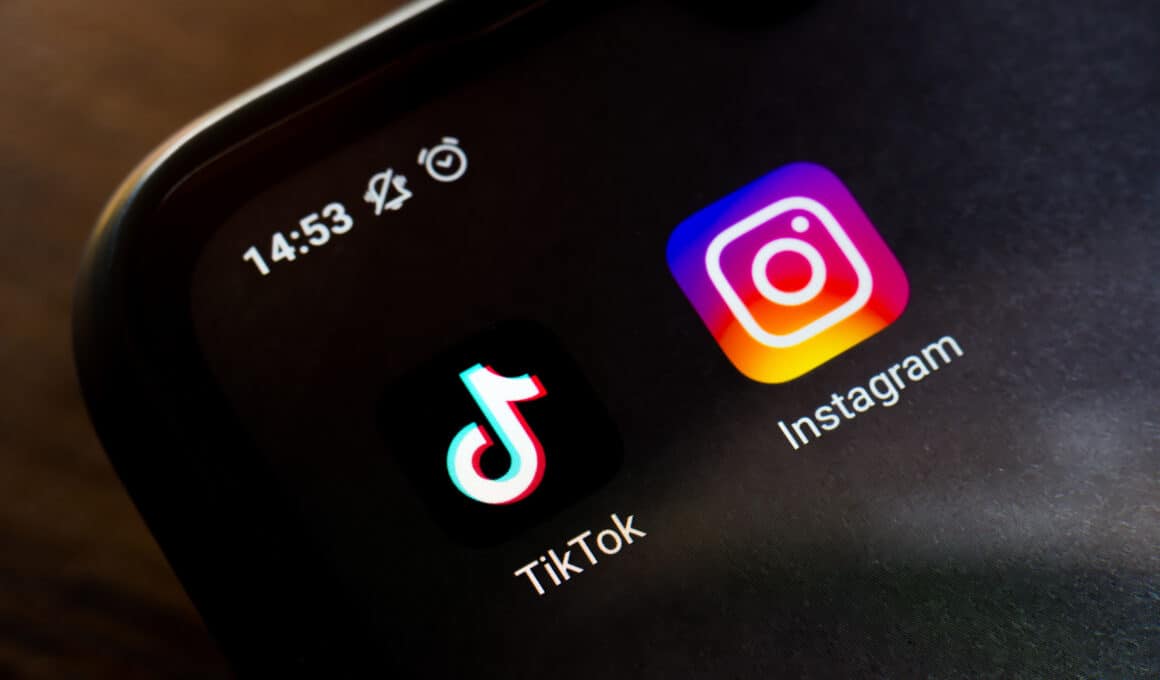 TikTok e Instagram em um iPhone
