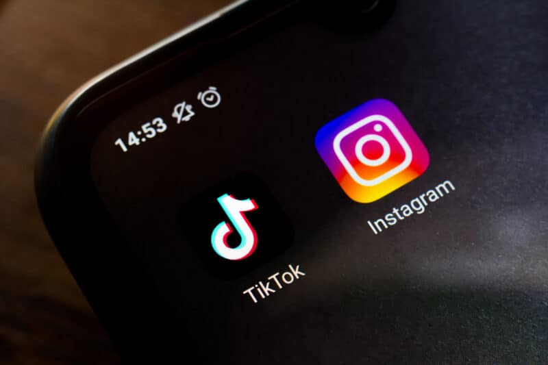 TikTok e Instagram em um iPhone