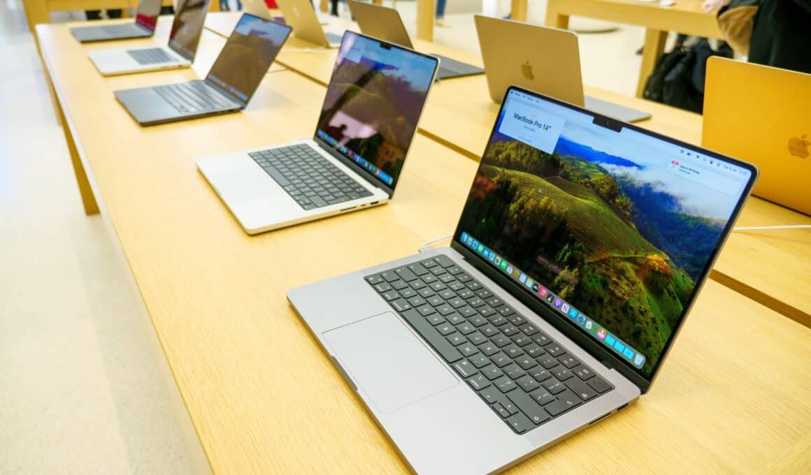 MacBooks Pro expostos em Apple Store
