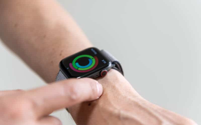 Apple Watch mostrando anéis de atividade