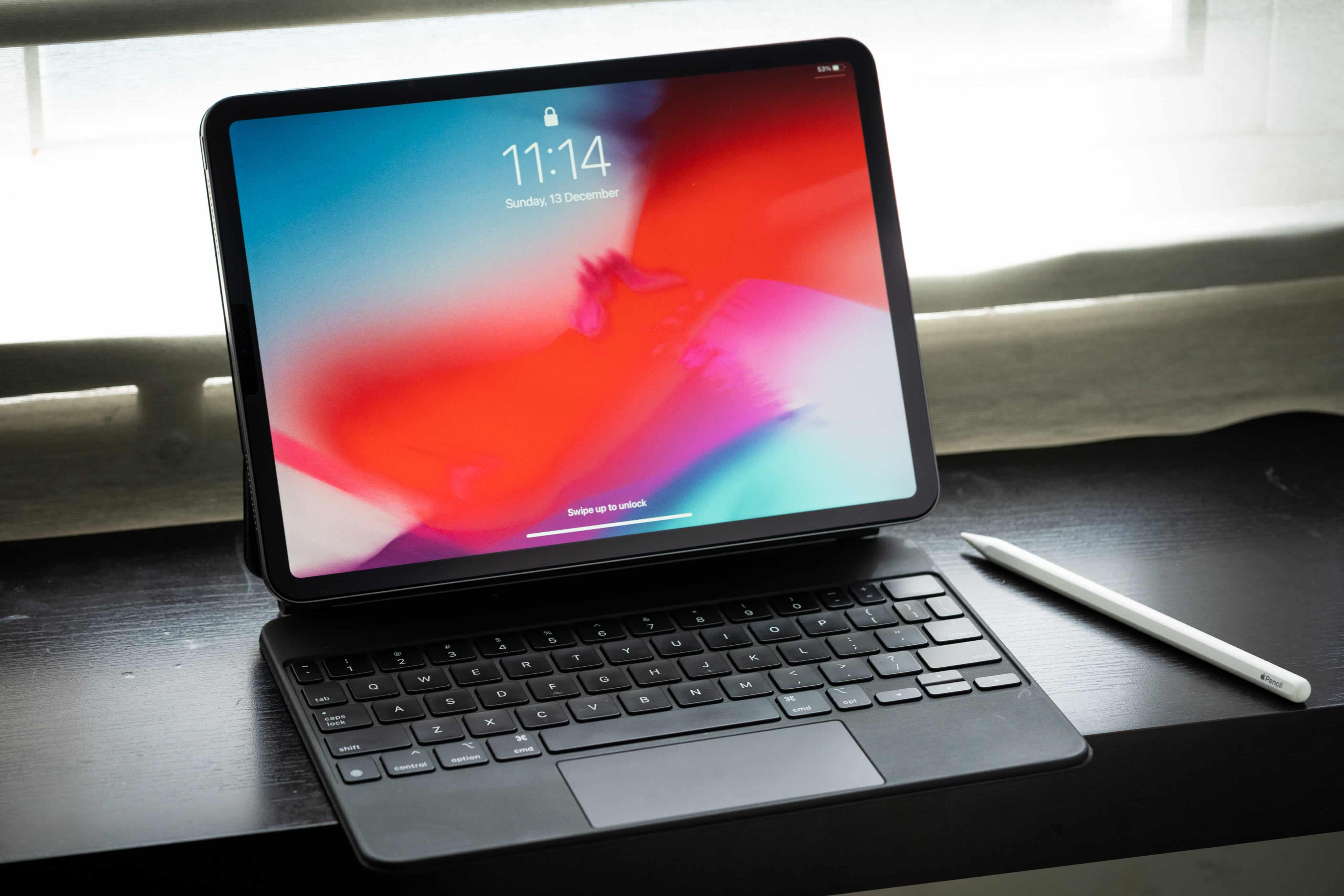 iPad Pro com Magic Keyboard e Apple Pencil