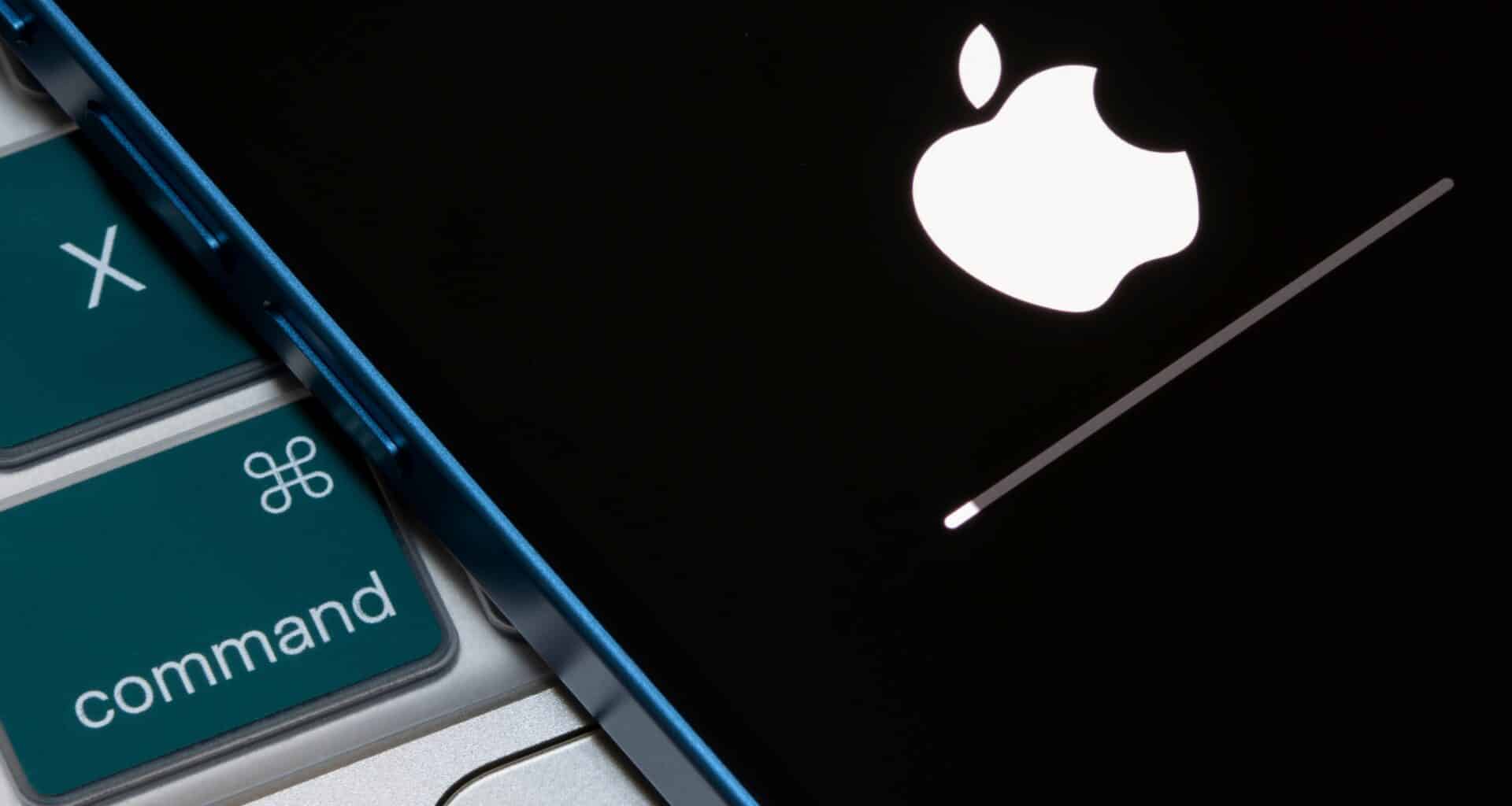 iPhone reiniciando em cima de um Mac
