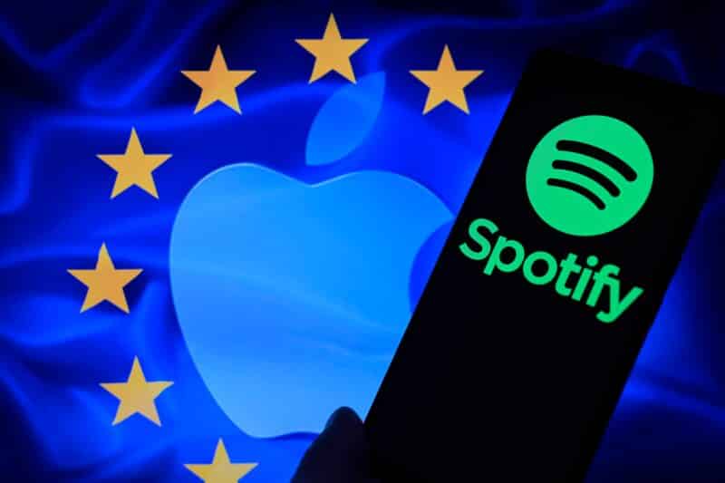 Logo do Spotify em dispotivo móvel e logo da Apple na bandeira da União Europeia
