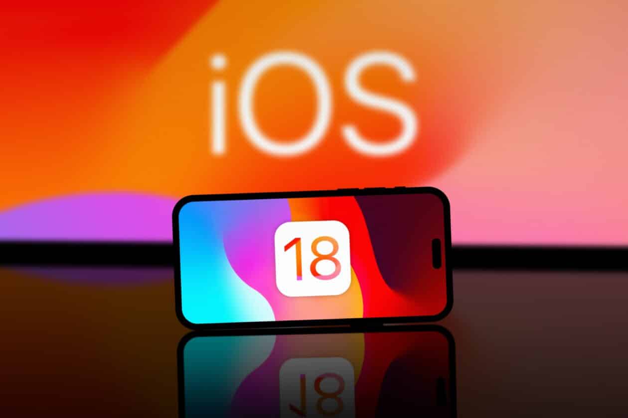 Ilustração do iOS 18 em um iPhone