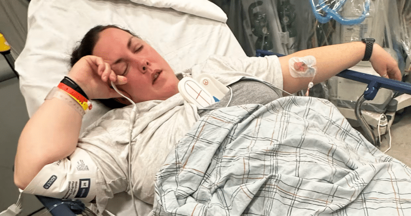 Jessie Malone no hospital após ser salva por alerta do Apple Watch