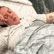Jessie Malone no hospital após ser salva por alerta do Apple Watch