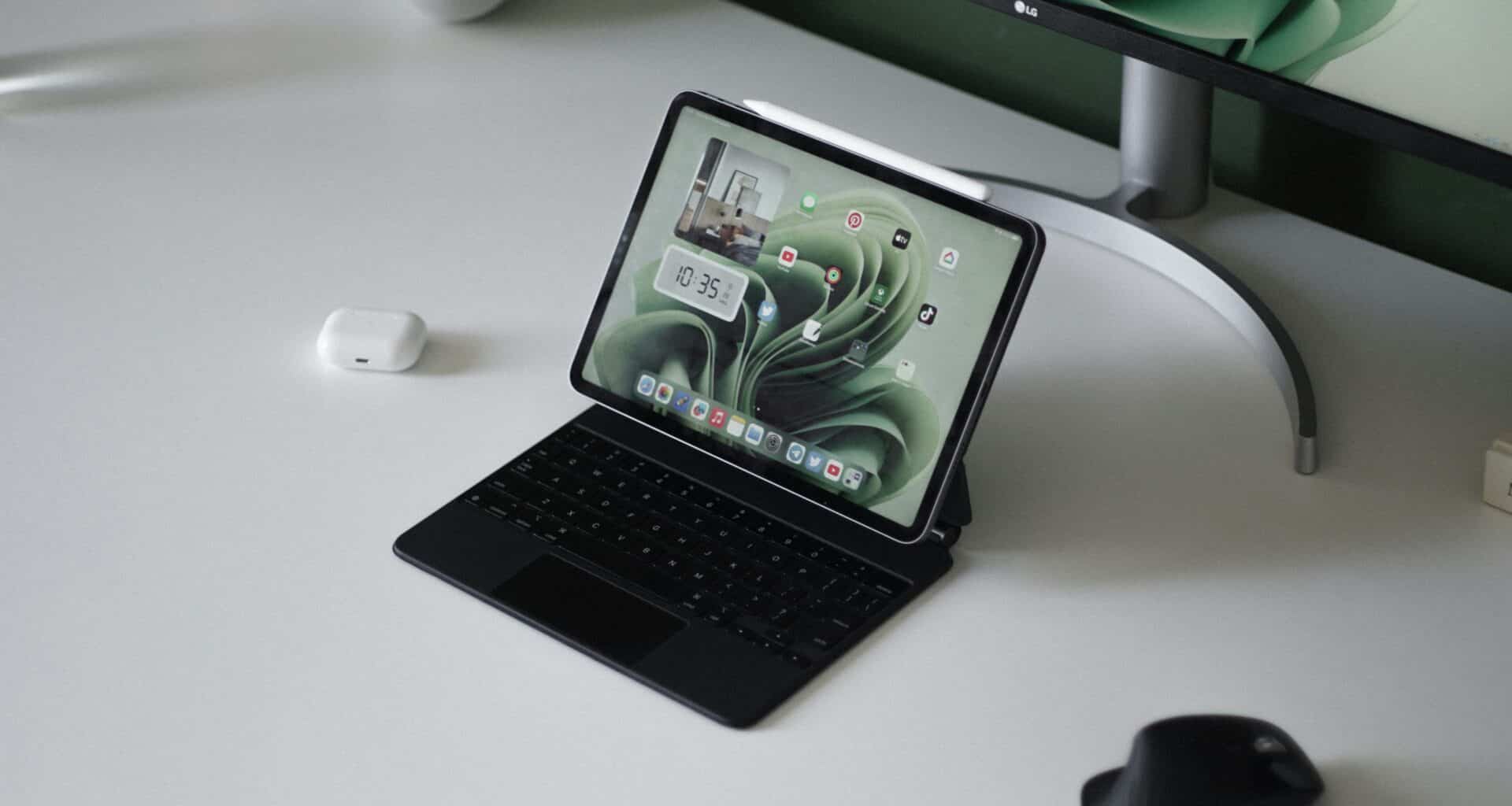 iPad Pro com Magic Keyboard e Apple Pencil