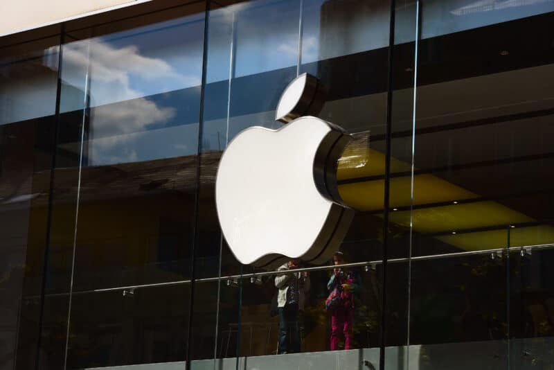 Logo da Apple em loja de Frankfurt, na Alemanha