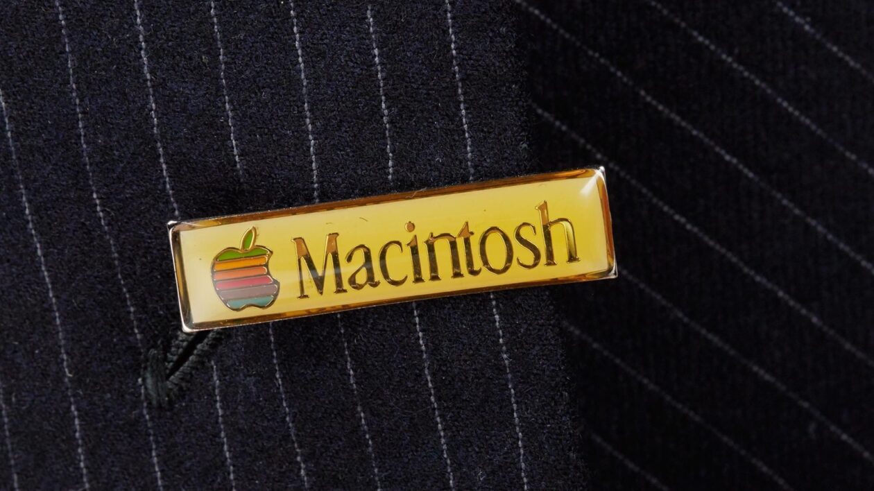 Terno usado por Jobs no anúncio do Macintosh de 1984 leiloado, leilão
