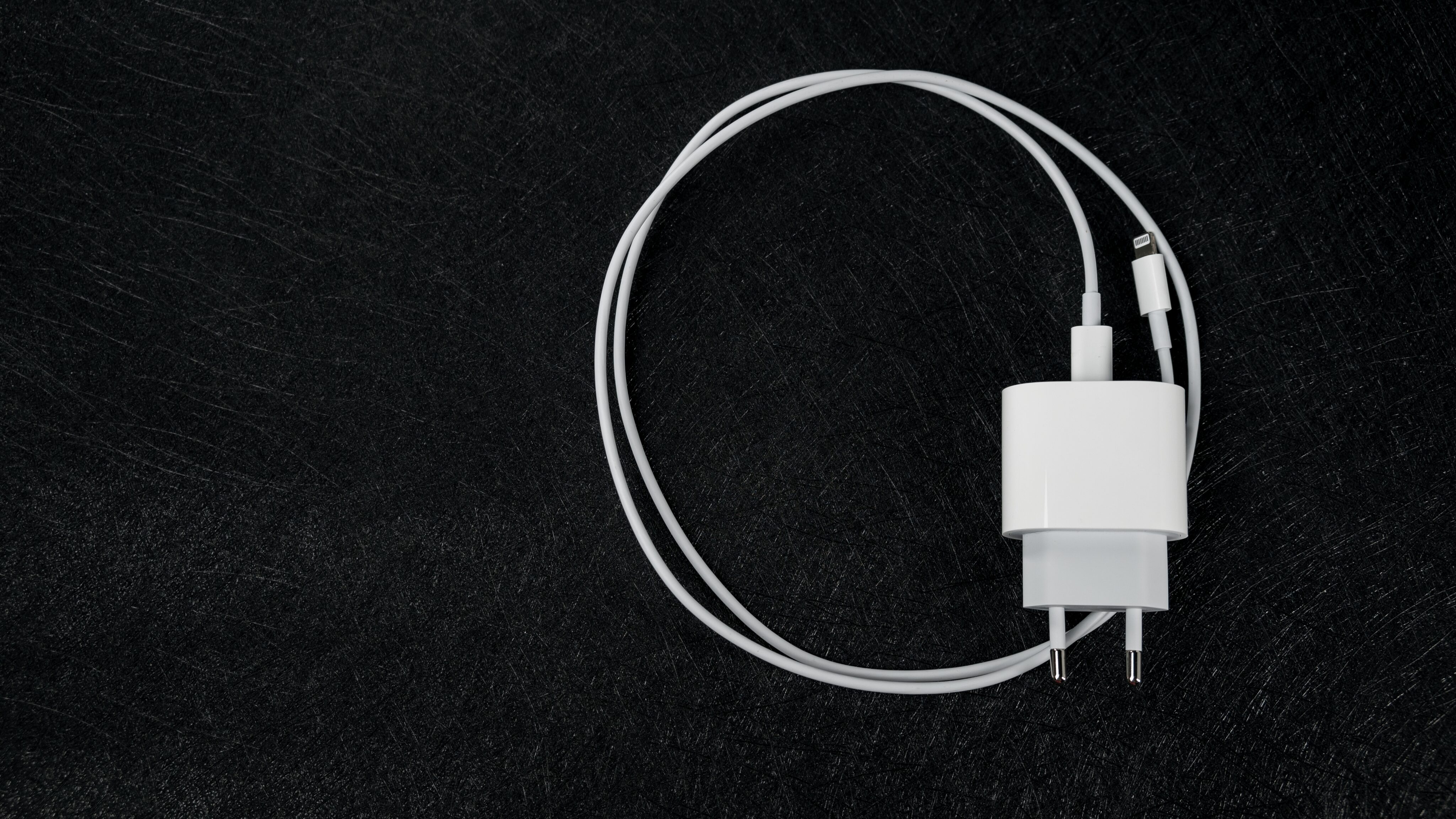 Adaptador de energia USB-C e cabo Lightning da Apple