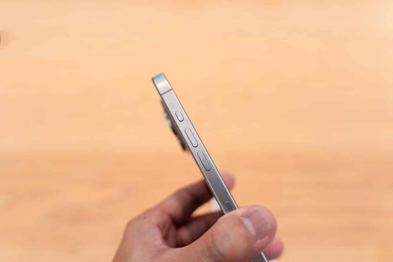 Modelo especial de 20 anos do iPhone terá botões de estado sólido, diz leaker