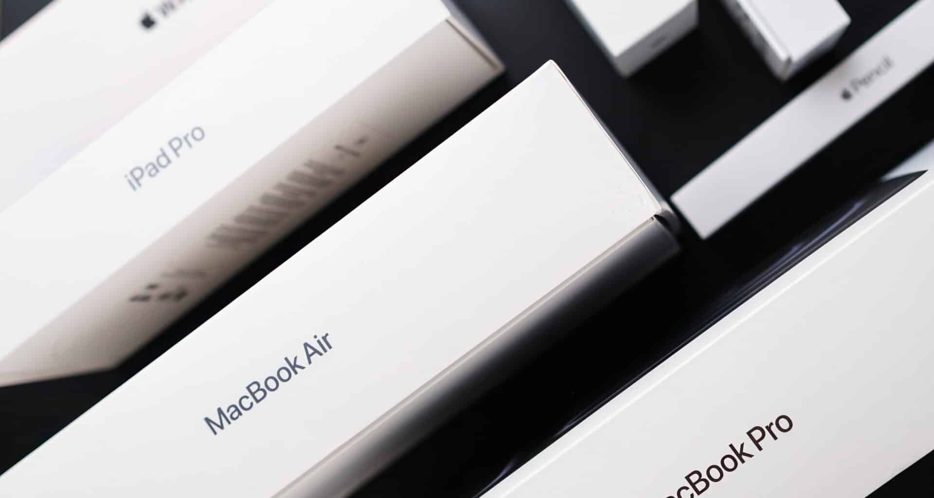 Caixas de produtos (MacBook Pro, MacBook Air, iPad Pro, Apple Pencil, Apple Watch) da Apple