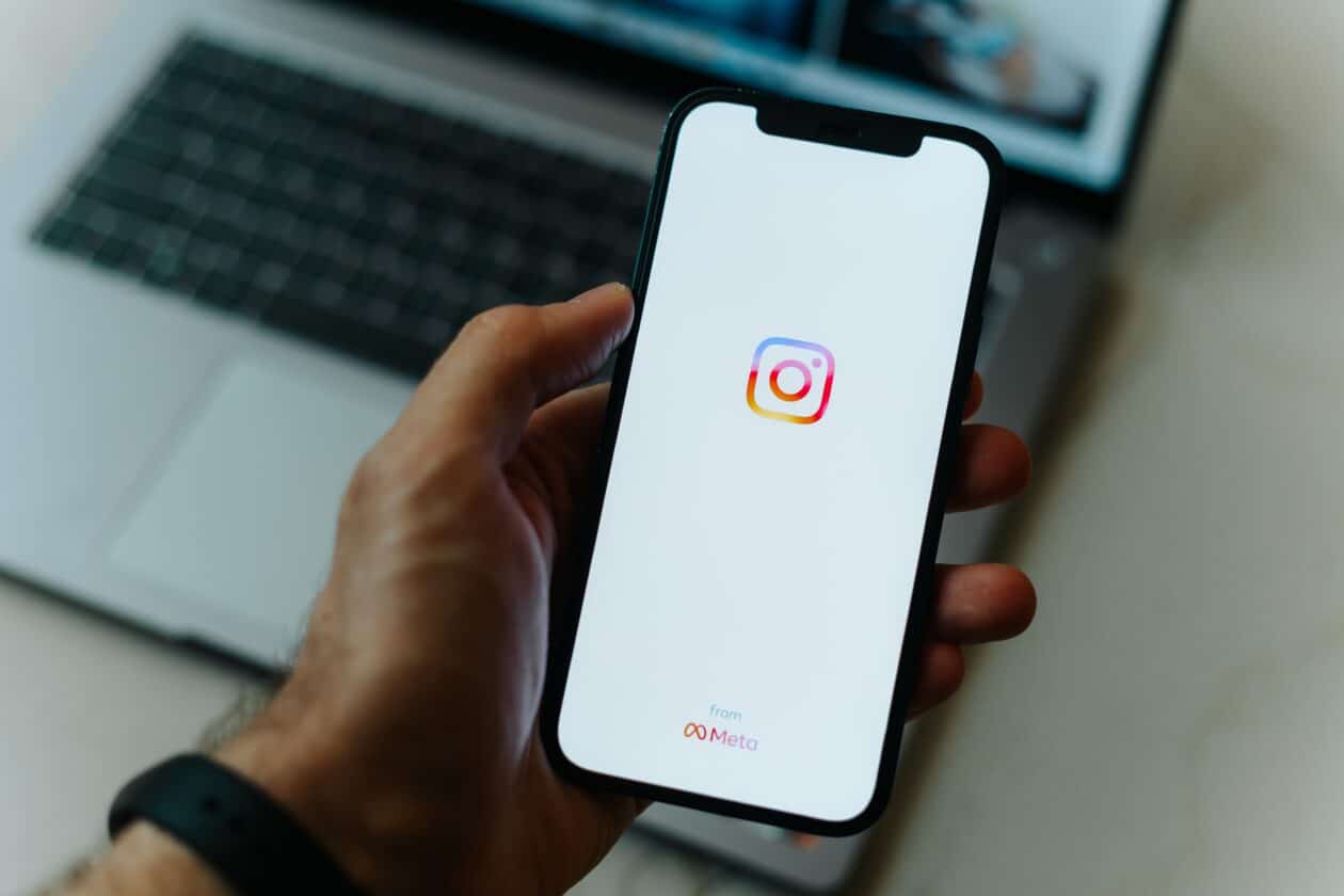 Instagram testa botão de dislike para comentários no feed e nos Reels