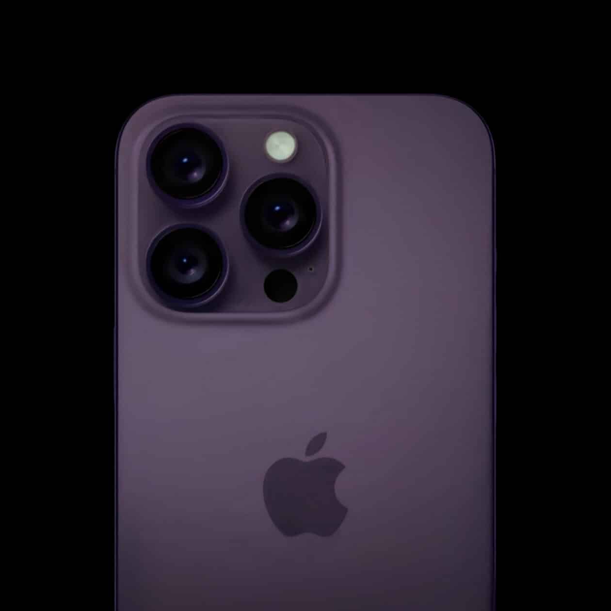 Suposta cor "Titanium Purple" dos "iPhones 17 Pro"