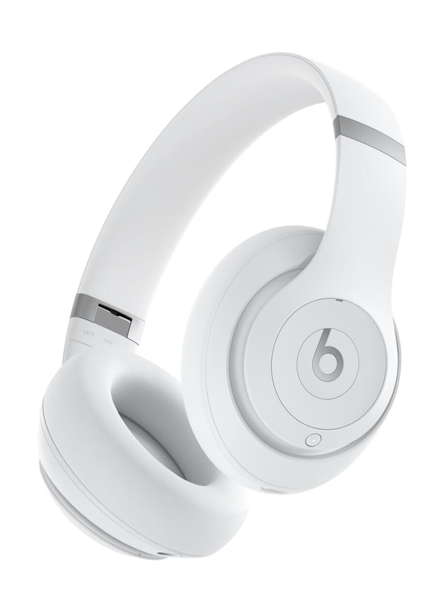 Beats Studio Pro na cor branca (white matte)