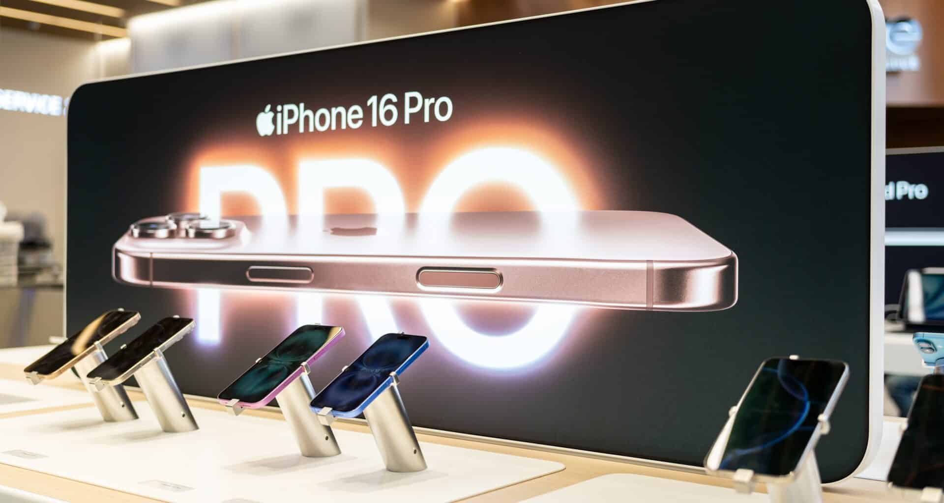 iPhones 16 expostos em Apple Store