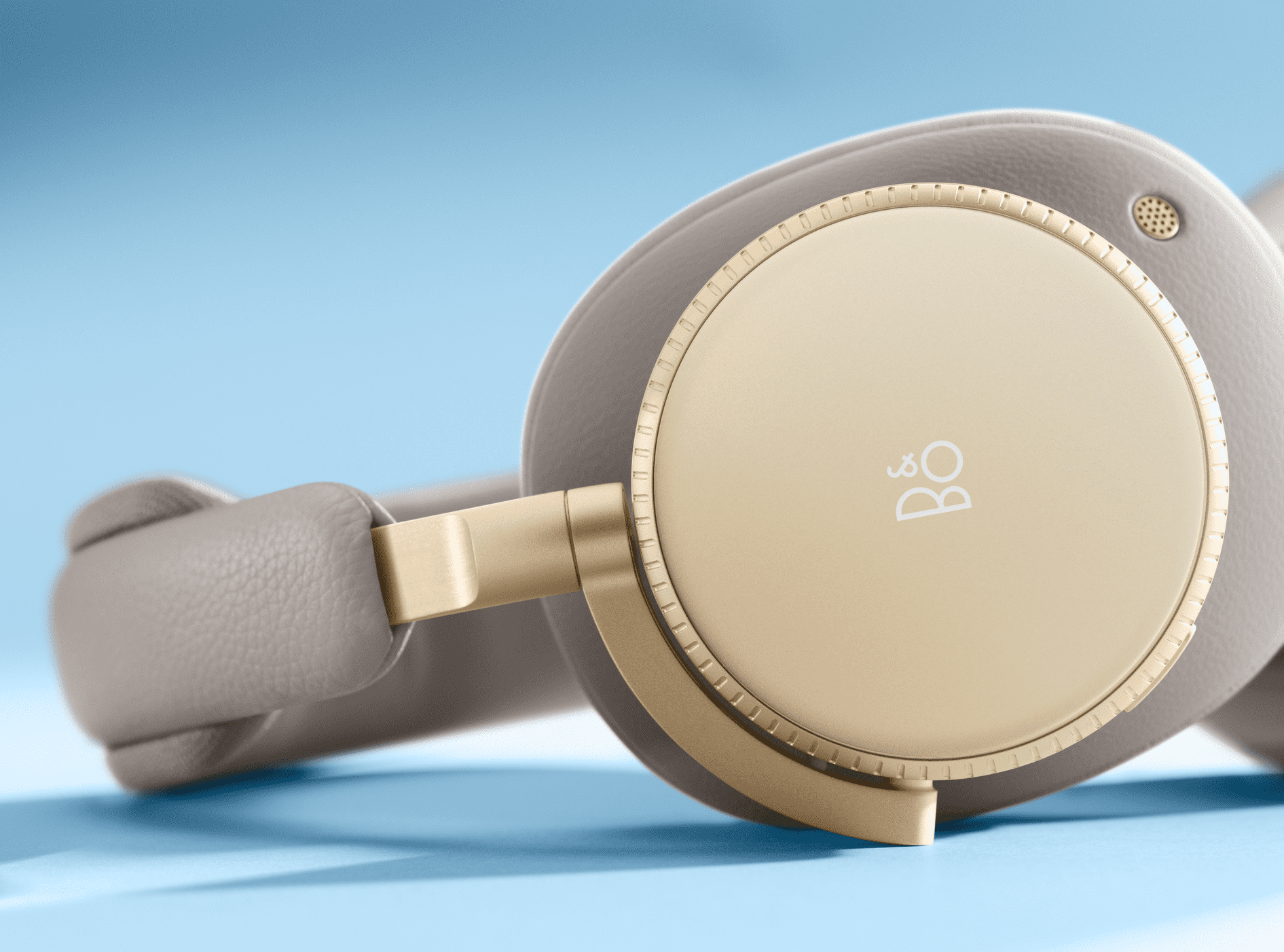 Bang ＆ Olufsen Beoplay H100 Beoplay H100, da Bang & Olufsen, combina luxo com reparabilidade