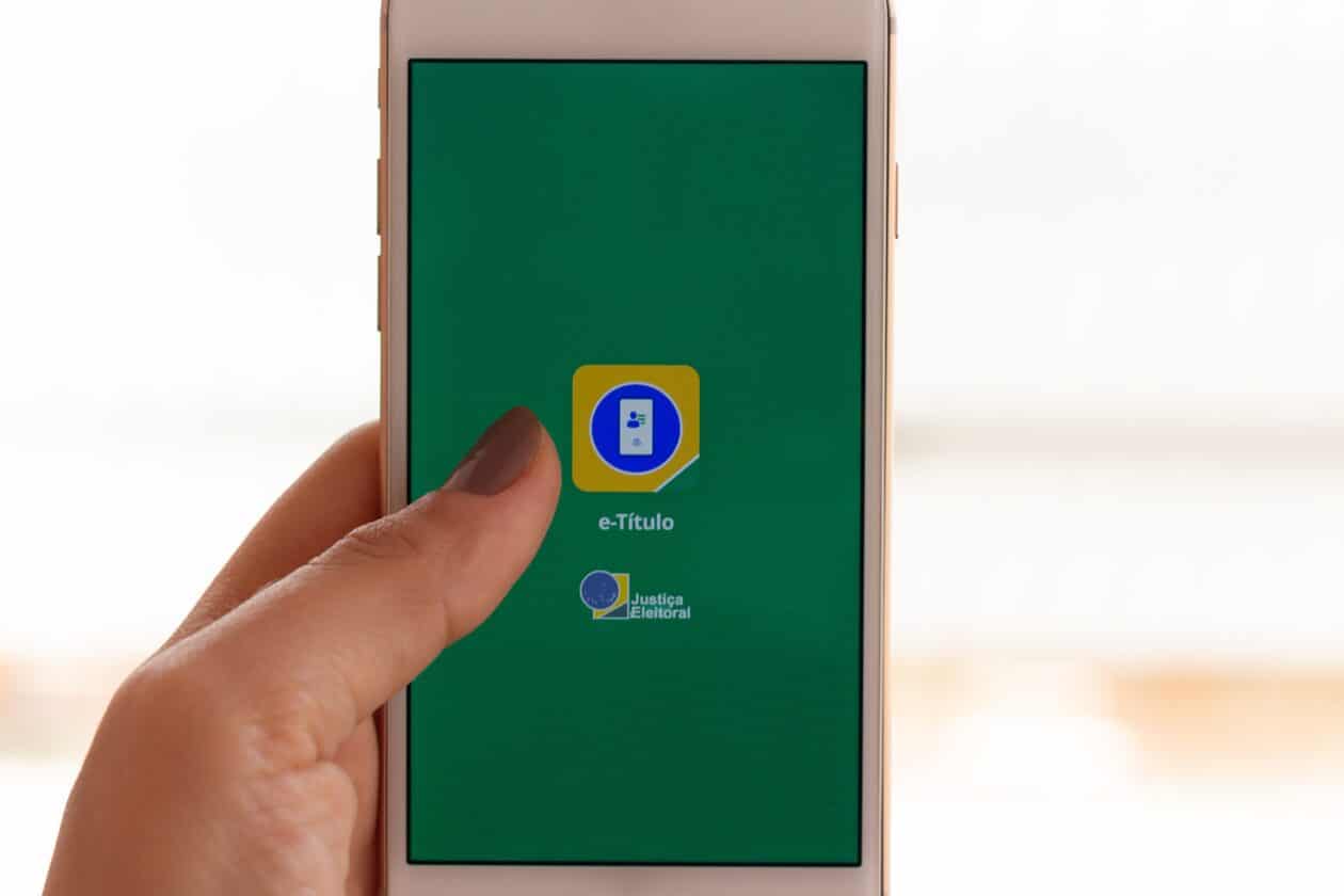 App e-Título em um iPhone