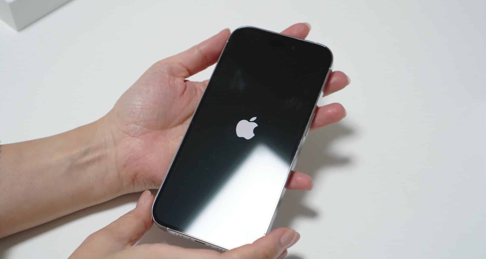 iPhone com logo da Apple na tela (reiniciando)