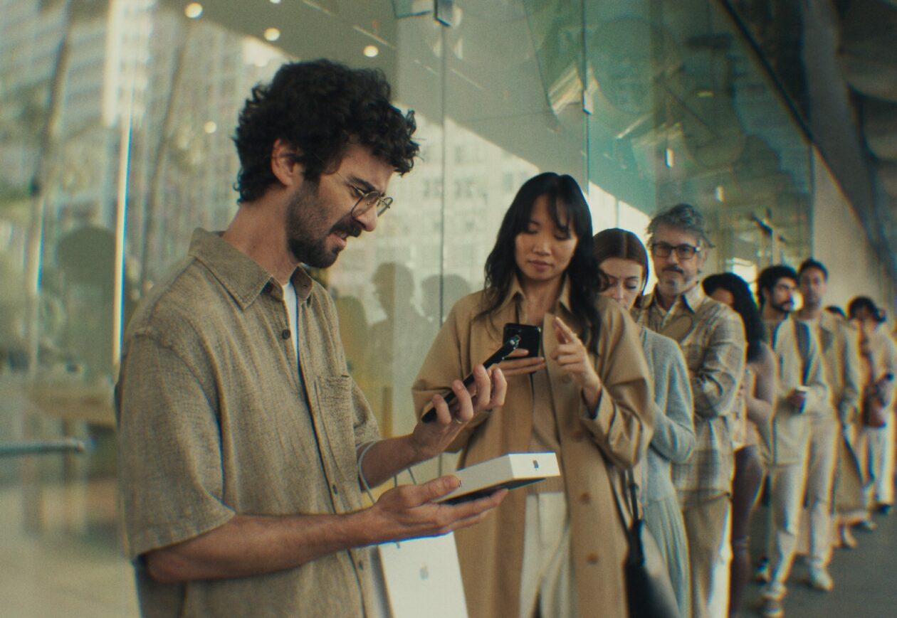 Samsung makes fun of Apple’s lack of innovation in new commercial