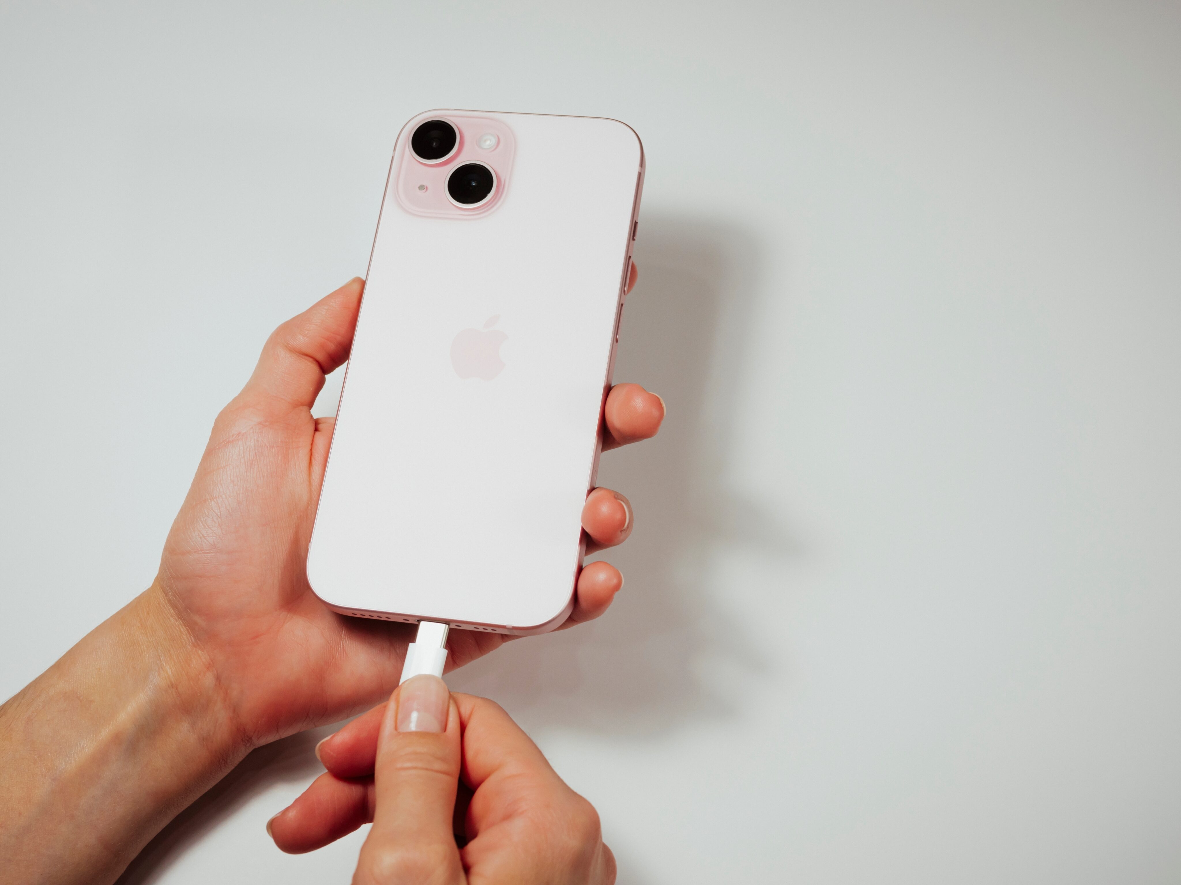 18-iPhone-15-rosa-scaled.jpg