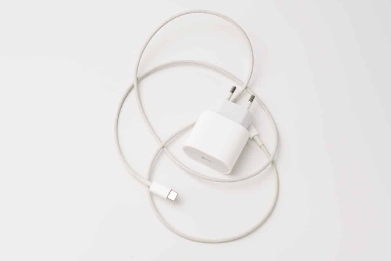 Adaptador de energia e cabo da Apple para iPhone/iPad