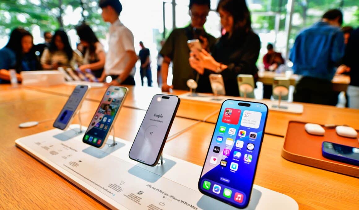 iPhones 16 expostos em Apple Store