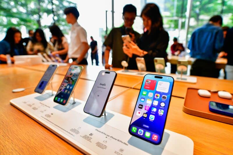 iPhones 16 expostos em Apple Store