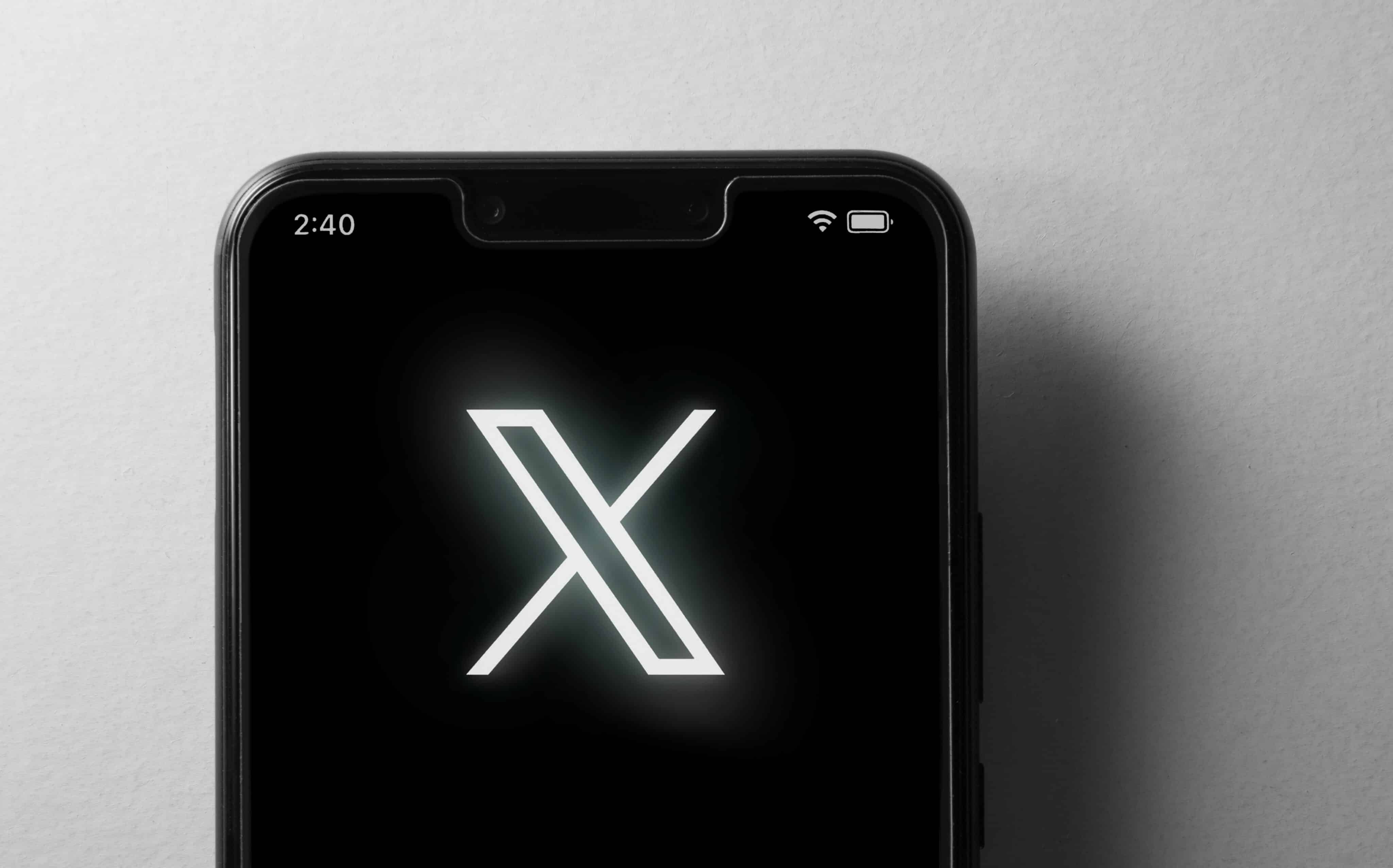 Ícone do X (ex-Twitter) em um iPhone