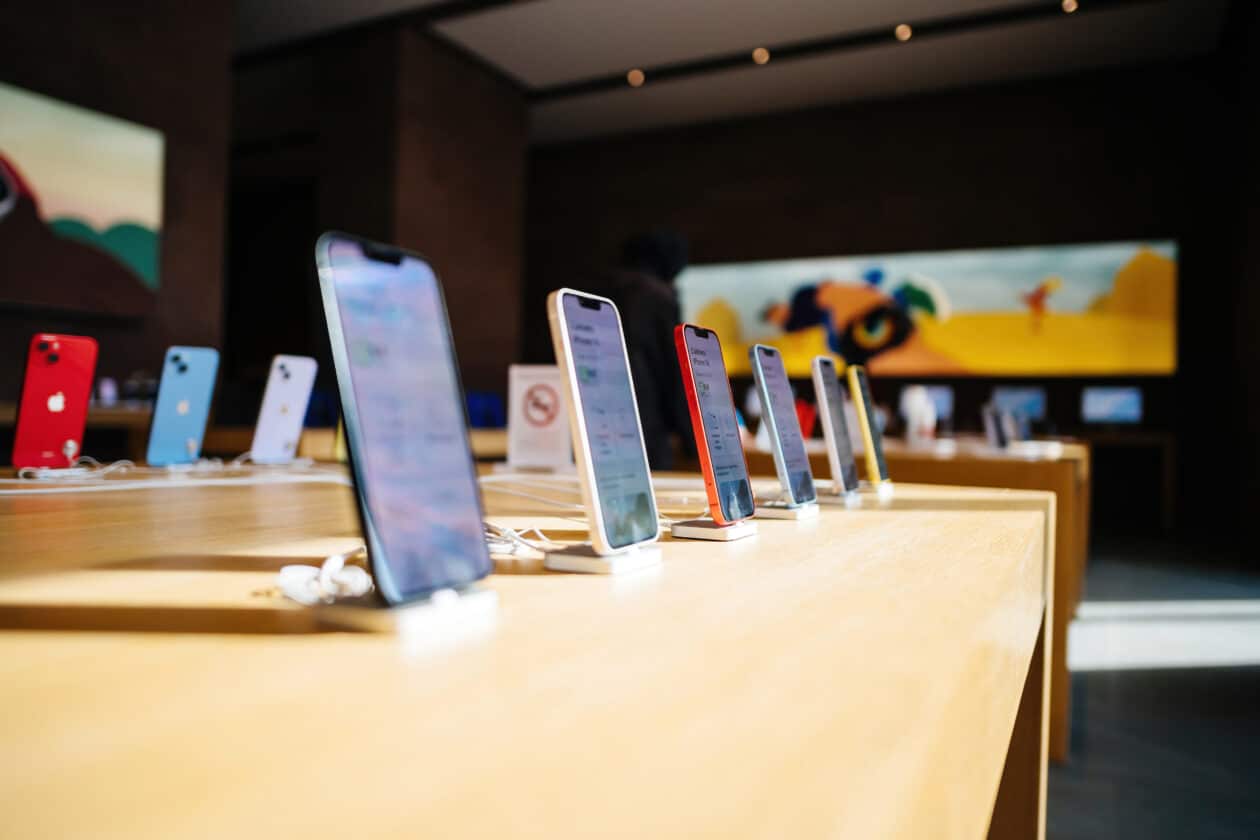 iPhones expostos em Apple Store